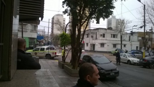 Evacuaron un juzgado de Lomas de Zamora por un auto abandonado