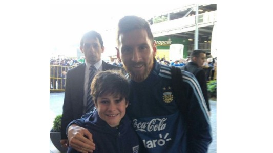 El gran gesto de Lionel Messi con un nene uruguayo