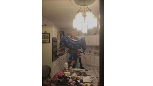 #BatDad: Se metió un murciélago en la casa, grabó todo en un video y se hizo súper viral