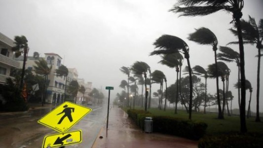 El huracán Irma impactó en los Cayos de Florida, con vientos de 215 kilómetros por hora