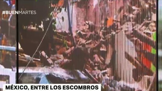 Buscan sobrevivientes entre los escombros que dejó el sismo en México