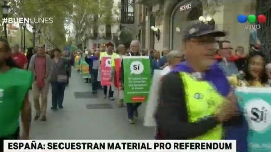 España: secuestraron más de un millón de carteles pro referéndum catalán