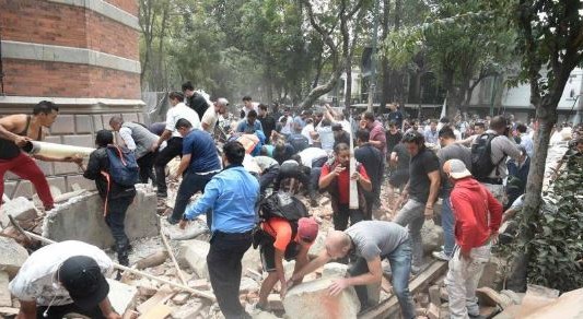 Un fuerte sismo de 7.1 grados de magnitud sacudió a México