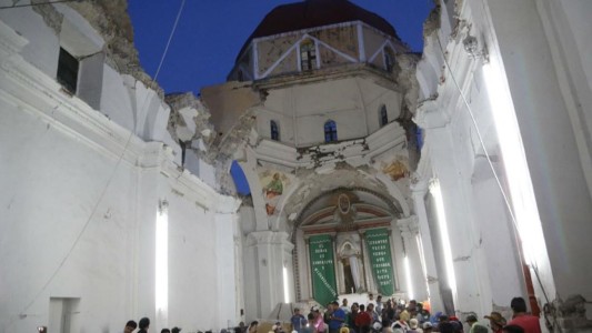 Terremoto en México: se derrumbó la cúpula de una iglesia durante un bautismo y murieron 11 personas