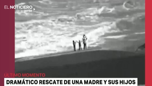 Dramático rescate de una familia atrapada en un barco volcado por el Huracán María en Puerto Rico
