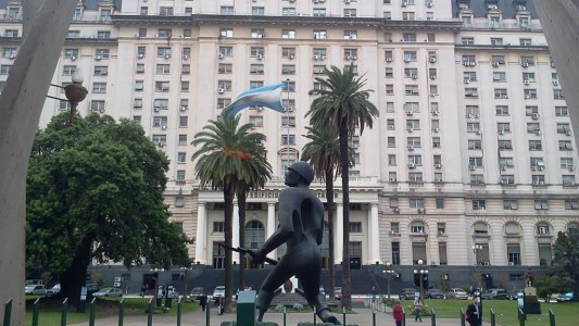 Detonan paquete sospechoso frente a una unidad del Ejército