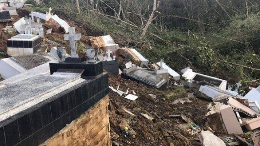 Puerto Rico: el huracán María desenterró cientos de cadáveres de un cementerio