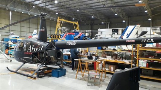 La flota del Pata Medina: un avión, un helicóptero y más de 100 autos