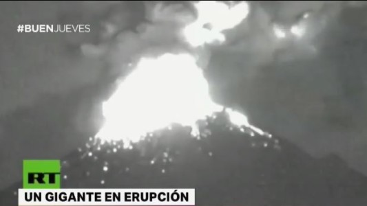 Volcán lanza cenizas en el centro de México