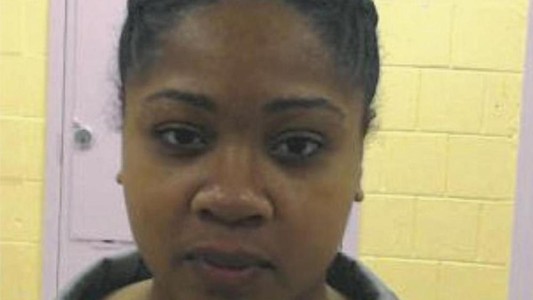 Una mujer mató a su amiga, embarazada de 9 meses, para robarle el bebé