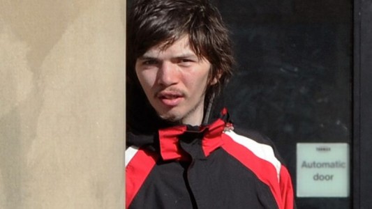 Joven autista sin hogar pide que lo envíen a prisión para pasar su cumpleaños en "algún lugar cálido"