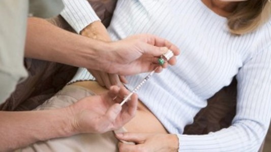 Murió una mujer tras un tratamiento rejuvenecedor: investigan a supuesto médico recibido en Argentina