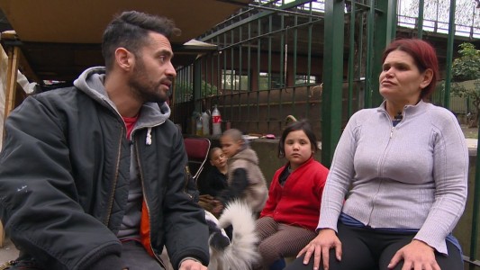 "Vos": la historia de la familia que vive en la calle en Constitución