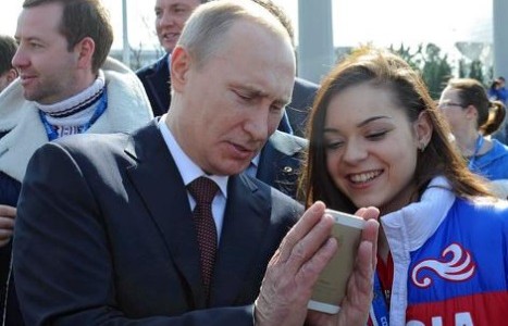 Un iPhone bañado en oro para festejar el cumpleaños de Vladimir Putin
