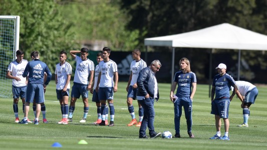 El día después: Sampaoli dio "licencia optativa", pero Messi y Mascherano se recluyen en Ezeiza