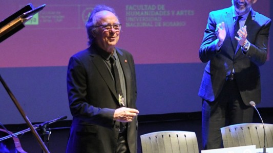 Serrat pidió a los gobiernos de España y Cataluña "que hablen o se aparten"