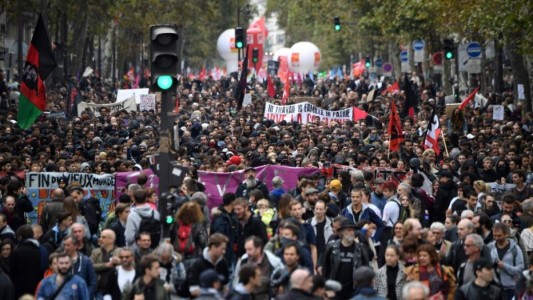 Marcharon todos los sindicatos franceses para protestar contra las reformas de Macron