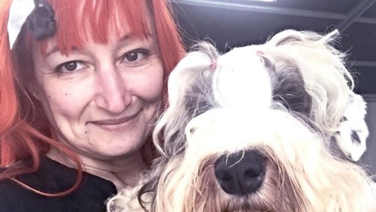 La historia de la mujer que harta de los hombres se casó con su perro