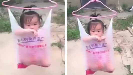 Video: colgó a su hija para que se secara al sol