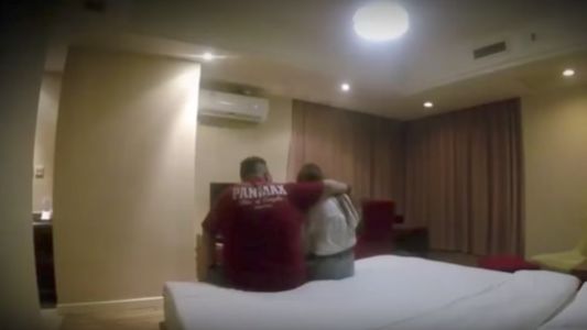 Una chica de 17 años subastaba su virginidad por un Iphone 8 y recibió una lección que jamás olvidará
