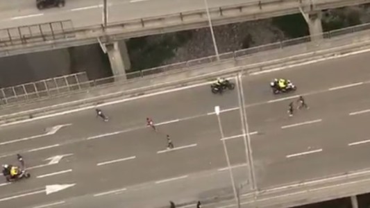 Venecia: moto que guiaba a los líderes de una maratón equivocó el camino y los hizo perder