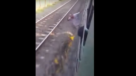 Murió un hombre alcoholizado que viajaba colgado del tren