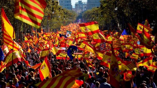 Multitudinaria movilización en Barcelona a favor de la unidad de España