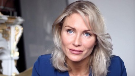 Quién es la periodista y cantante rusa que le peleará la presidencia a Vladimir Putin