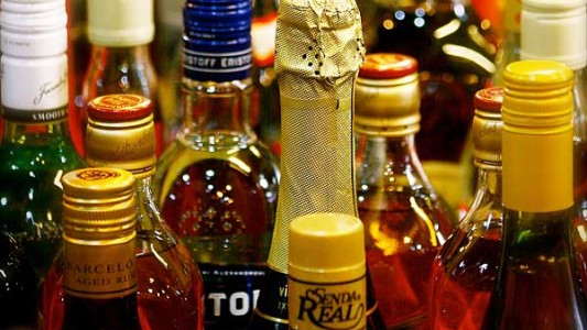 Suben los impuestos internos para el whisky, cerveza y champagna