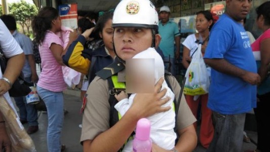De terror: una mujer abandonó a su bebé en la calle durante los festejos por Halloween