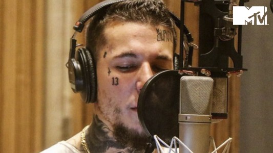 Alex Caniggia explica el significado de sus nuevos tatuajes