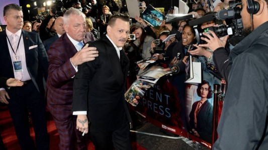 Johnny Depp, borracho en la alfombra roja