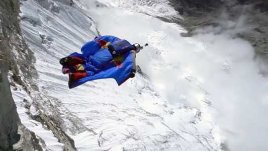 Murió el deportista extremo Valery Rozov al estrellarse en el Himalaya