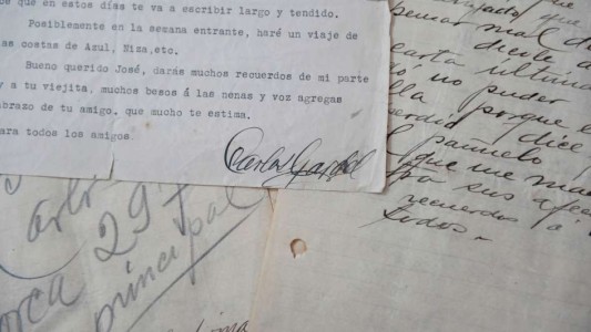 Subastaron siete cartas íntimas escritas de puño y letra por Carlos Gardel