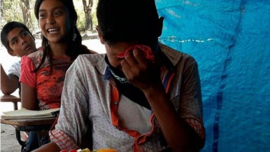 La historia del nene que recibió su primera torta de cumpleaños a los 14