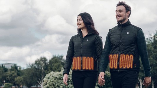 Inventaron una campera con calefacción interior