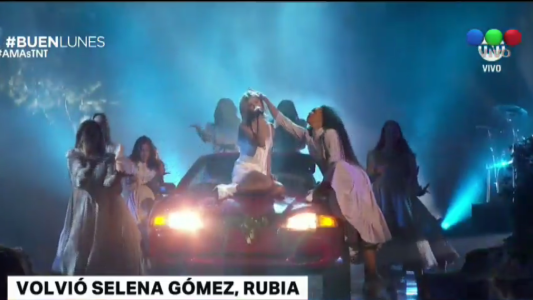 Volvió Selena Gomez, rubia