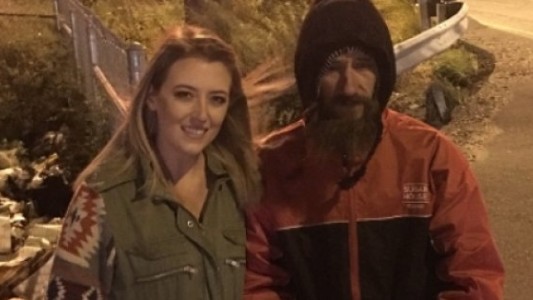 Una joven recaudó 225 mil dólares para un indigente que gastó todo lo que tenía para ayudarla