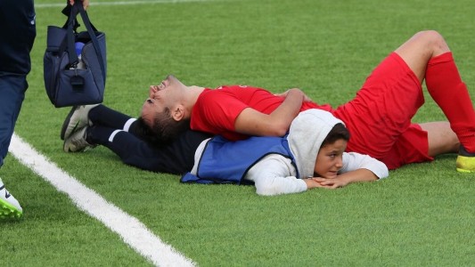 El gesto de un alcanza pelotas con un jugador rival emocionó a todos