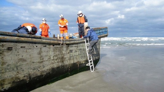 Un barco fantasma con ocho cadáveres a bordo llegó a las costas de Japón