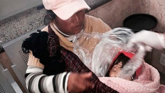 México: una mujer intentó viajar en micro con su hijo muerto de 5 años envuelto en bolsas