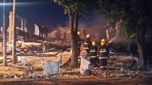 Pánico por una explosión e incendio en el centro de Pilar