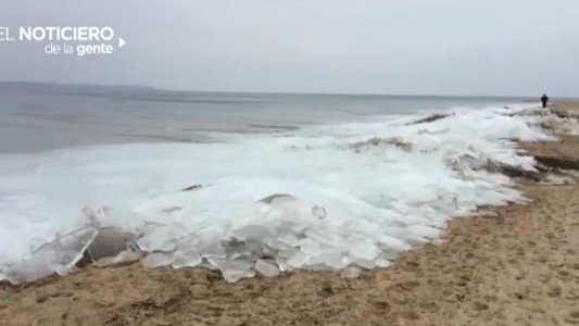 Video: olas de hielo en Rusia