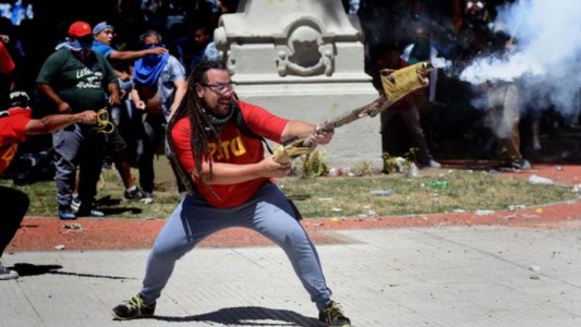 El manifestante que disparó con un "mortero" a la policía fue precandidato a diputado
