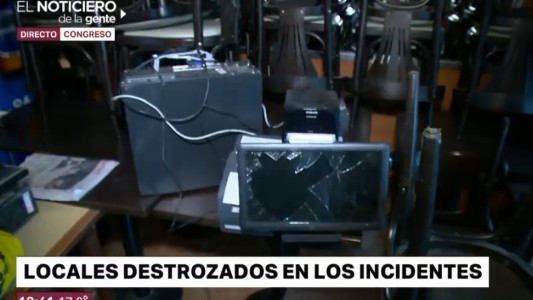 Locales destrozados tras la violencia en el Congreso