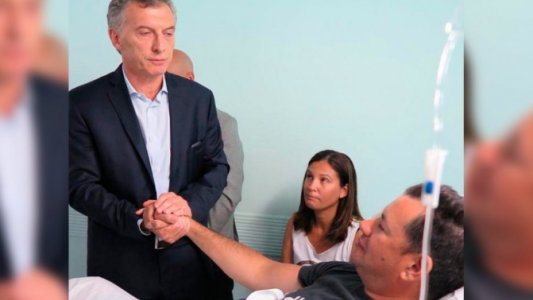 El desafortunado chiste de Macri a un policía herido en un ojo