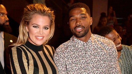 Khloé Kardashian confirmó su embarazo y mostró su pancita