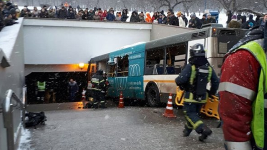 Al menos cinco peatones muertos tras ser arrollados por un autobús en Moscú