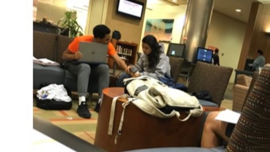 Le escribió a una chica para avisarle que su novio la estaba engañando y fue todo un gran error que se volvió viral