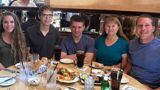 EE.UU.: un adolescente mató a sus padres, a su hermana y a una amiga de la familia antes de Año Nuevo